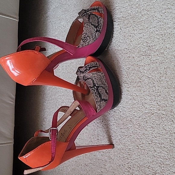 Shoes - Picture 2 of 4